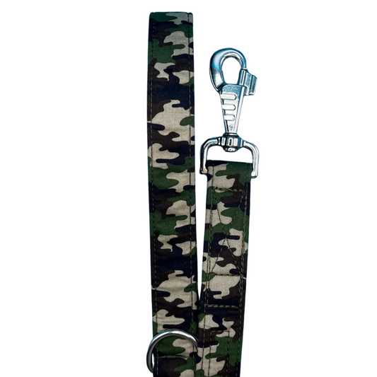 A camo pattern dog lead with a large swivel clip and metal D ring.