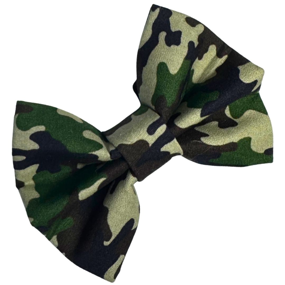 Green camouflage patterned dog bow